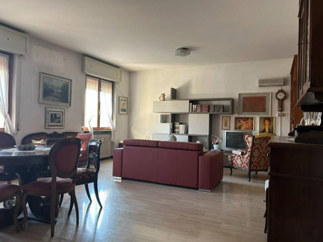 Appartamento in vendita a Treviglio, Lombardia
