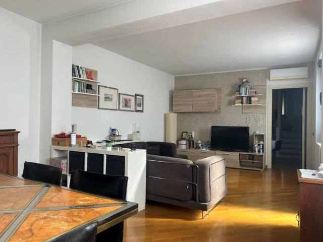 Appartamento in vendita a Treviglio, Lombardia