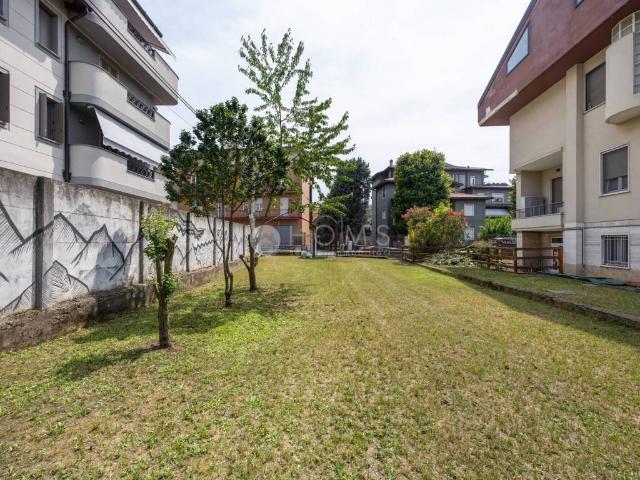 Appartamento in vendita a Treviglio, Lombardia