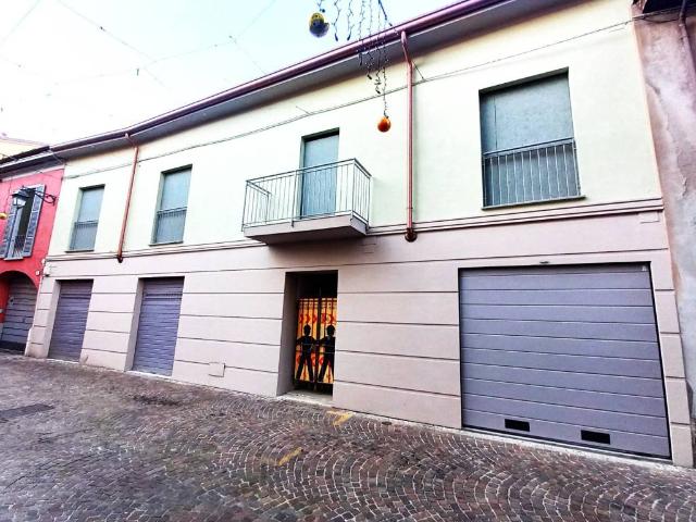 Appartamento in vendita a Treviglio, Lombardia