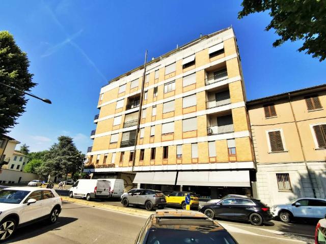 Appartamento in vendita a Treviglio, Lombardia