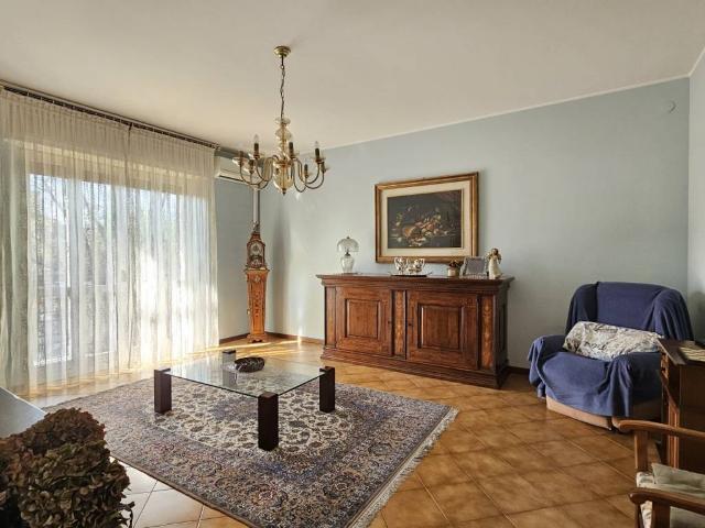 Appartamento in vendita a Treviglio, Lombardia