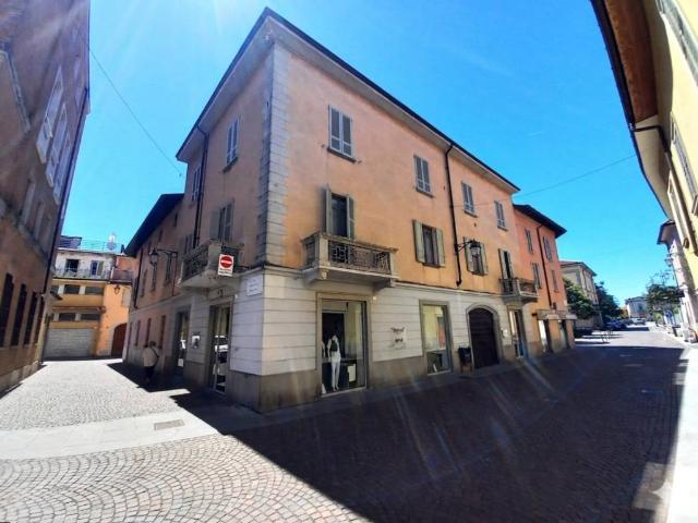 Appartamento in vendita a Treviglio, Lombardia