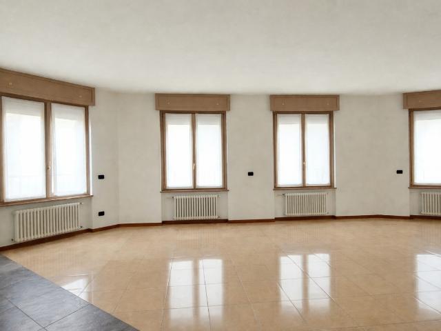 Appartamento in vendita a Treviglio, Lombardia