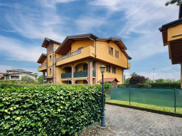 Appartamento in vendita a Trezzano Rosa, Lombardia