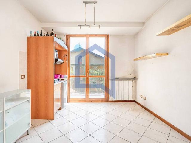 Appartamento in vendita a Trezzano Rosa, Lombardia