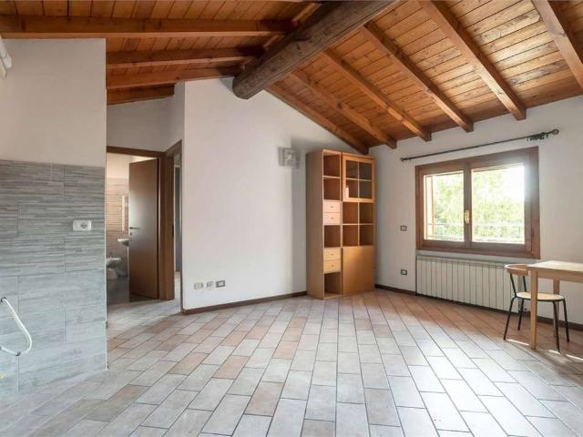 Appartamento in vendita a Trezzano Rosa, Lombardia
