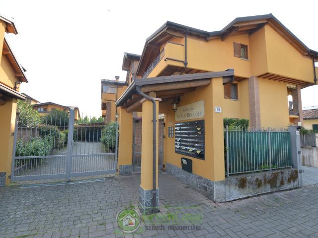 Appartamento in vendita a Trezzano Rosa, Lombardia