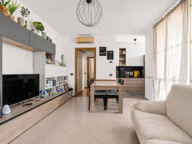 Appartamento in vendita a Isola Rosa, Trezzano Sul Naviglio