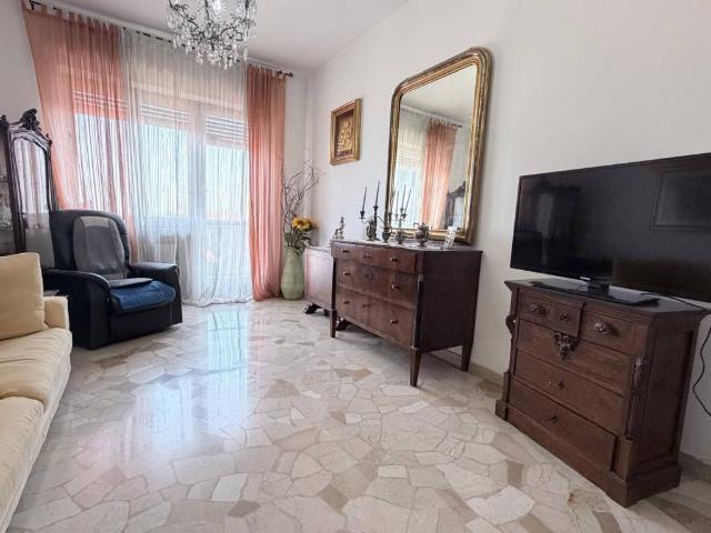 Appartamento in vendita a Isola Rosa, Trezzano Sul Naviglio