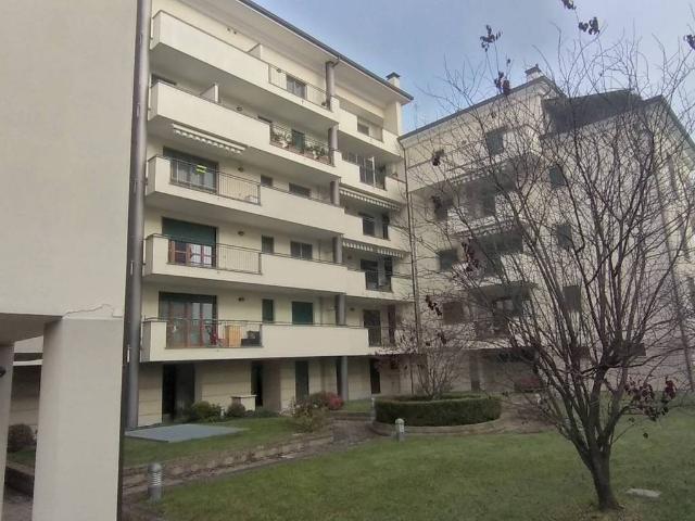 Appartamento in vendita a Quartiere Rocchetta, Trezzano Sul Naviglio
