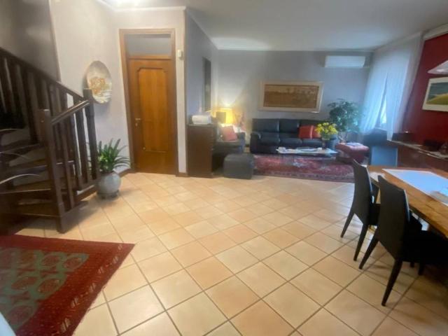 Appartamento in vendita a Isola Rosa, Trezzano Sul Naviglio