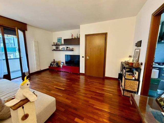 Appartamento in vendita a Quartiere Azalee, Trezzano Sul Naviglio