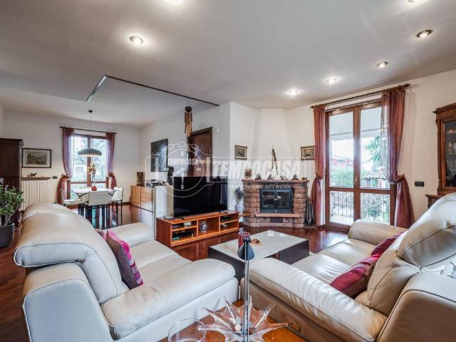 Villa Indipendente in vendita a Trezzano Sul Naviglio, Lombardia
