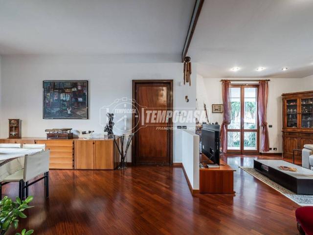 Villa Indipendente in vendita a Trezzano Sul Naviglio, Lombardia