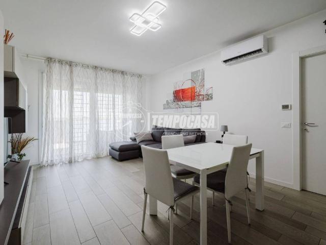 Appartamento in vendita a Quartiere Morona, Trezzano Sul Naviglio