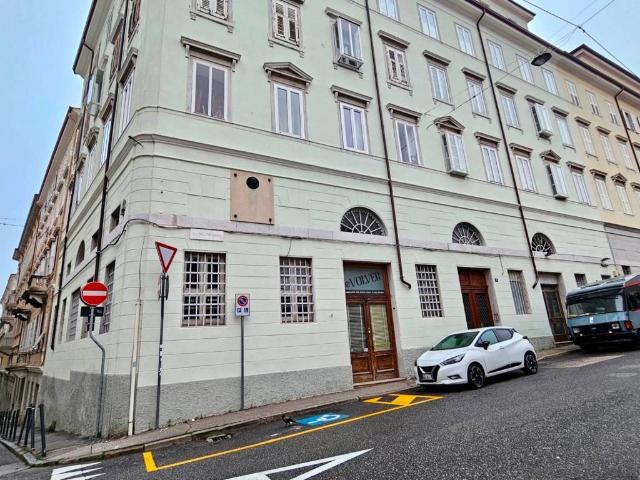Appartamento in vendita a Campo Marzio, Trieste