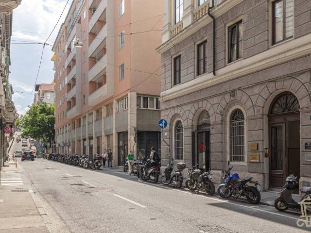 Appartamento in vendita a Barriera Vecchia, Trieste