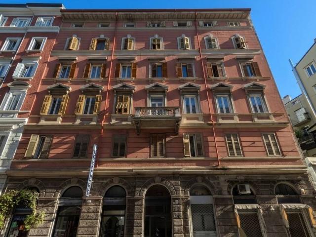 Appartamento in vendita a Barriera Vecchia, Trieste