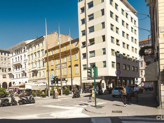 Appartamento in vendita a Barriera Vecchia, Trieste