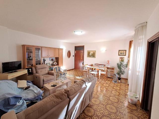 Appartamento in vendita a Tuoro Sul Trasimeno, Umbria
