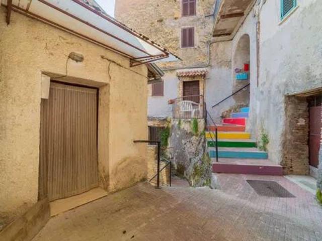 Appartamento in vendita a Turania, Lazio