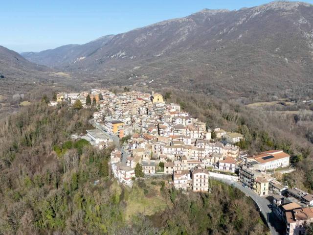Appartamento in vendita a Turania, Lazio