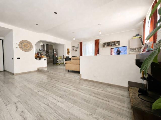 Appartamento in vendita a Uboldo, Lombardia