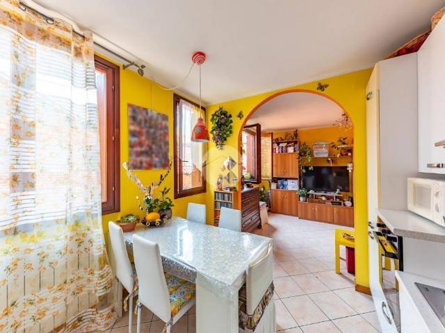 Appartamento in vendita a Uboldo, Lombardia