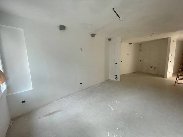 Appartamento in vendita a Borgo Grazzano, Reana Del Roiale