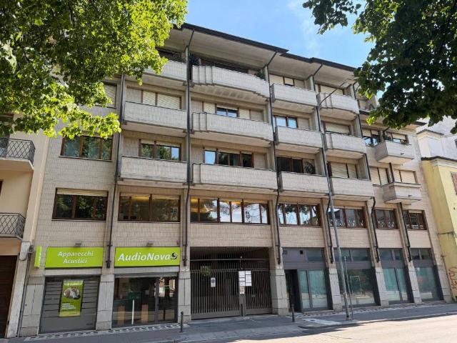 Appartamento in vendita a Borgo Grazzano, Reana Del Roiale