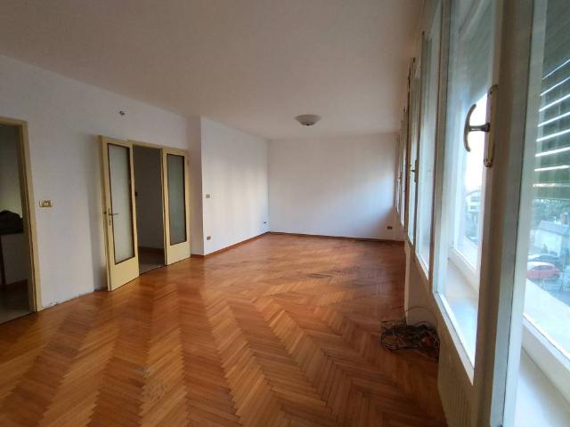 Appartamento in vendita a Borgo Grazzano, Reana Del Roiale