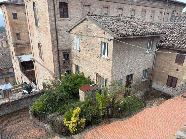 Appartamento in vendita a Urbino, Pesaro e Urbino