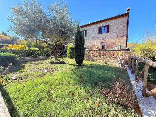 Appartamento in vendita a Mazzaferro, Marche