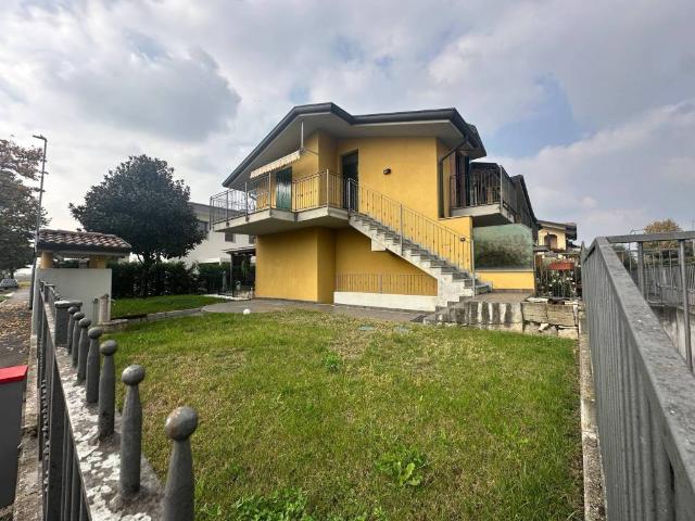 Appartamento in vendita a Urgnano, Lombardia