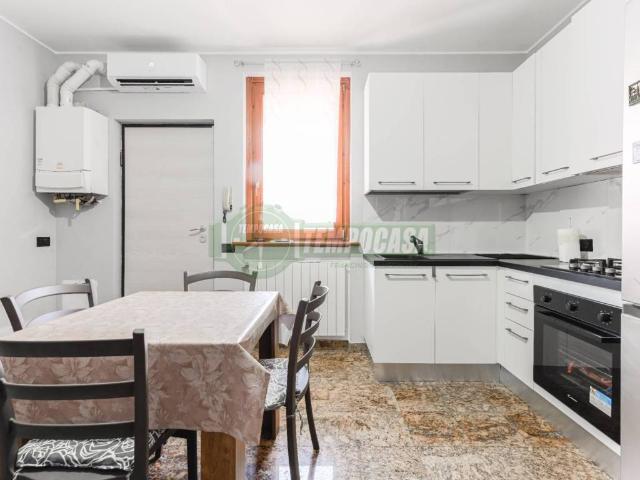 Appartamento in vendita a Ghisalba, Lombardia