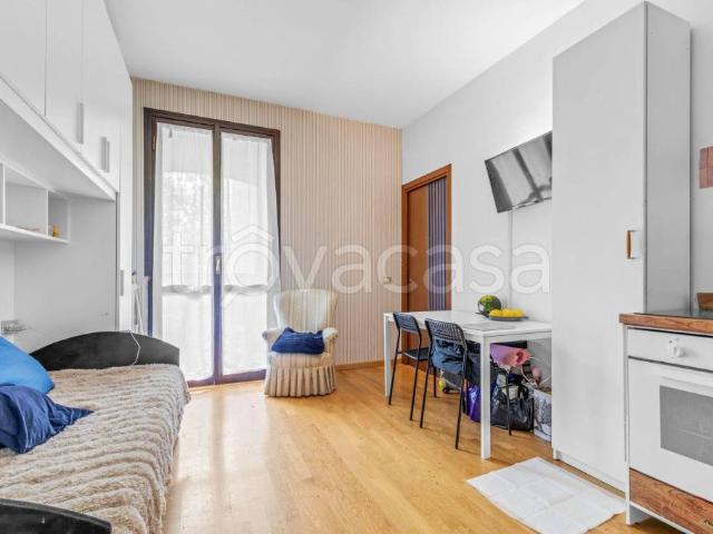 Monolocale in vendita a Usmate, Usmate Velate