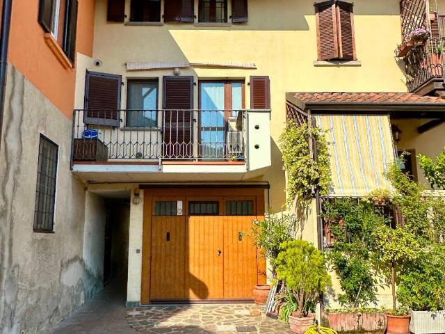 Appartamento in vendita a Usmate Velate, Usmate