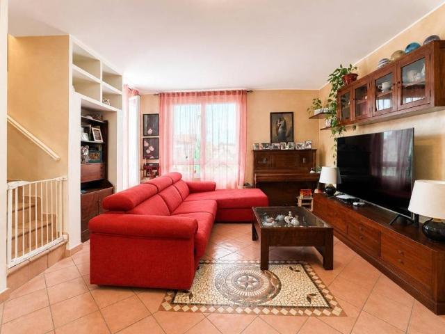 Appartamento in vendita a Usmate Velate, Lombardia