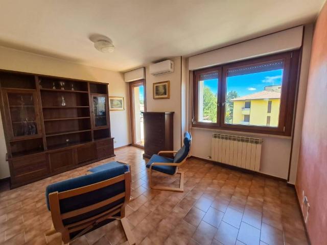 Appartamento in vendita a Usmate Velate, Lombardia