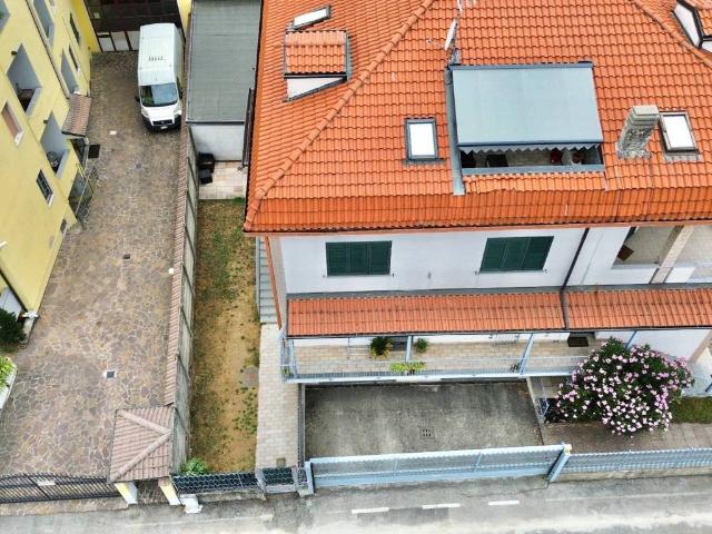 Appartamento in vendita a Usmate Velate, Usmate