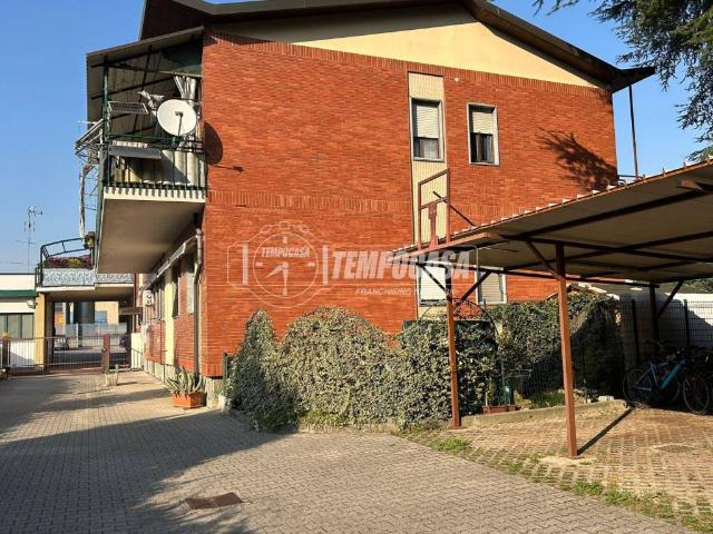Appartamento in vendita a Usmate Velate, Lombardia