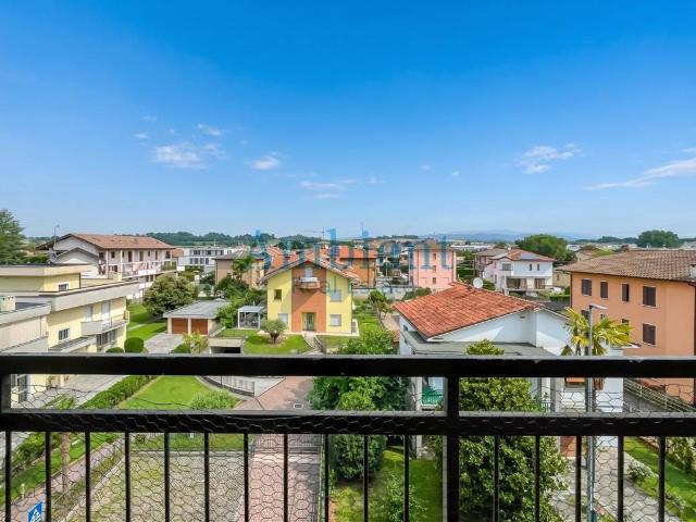 Appartamento in vendita a Usmate Velate, Lombardia
