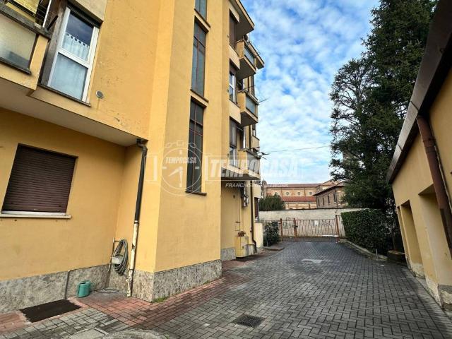 Appartamento in vendita a Usmate Velate, Usmate