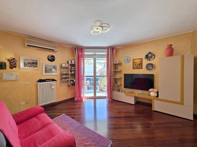 Appartamento in vendita a Vado Ligure, Liguria