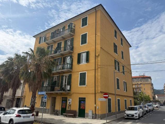 Appartamento in vendita a Vado Ligure, Liguria