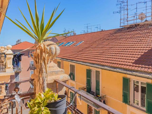 Appartamento in vendita a Vado Ligure, Liguria