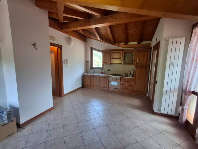 Appartamento in vendita a Cadelfoglia, Val Brembilla