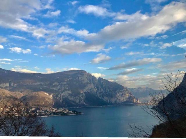 Appartamento in vendita a Valbrona, Lombardia