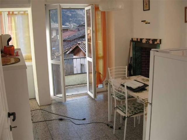 Appartamento in vendita a Valbrona, Lombardia